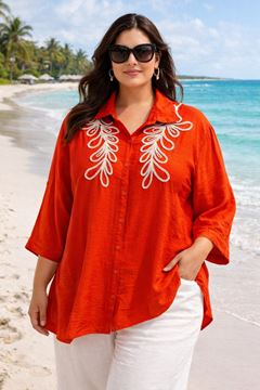 Immagine di PLUS SIZE FLOWY SHIRT EMBROIDERED